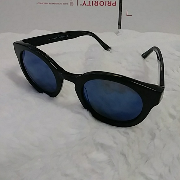 Banana Republic Sunglasses with case - Picture 2 of 6